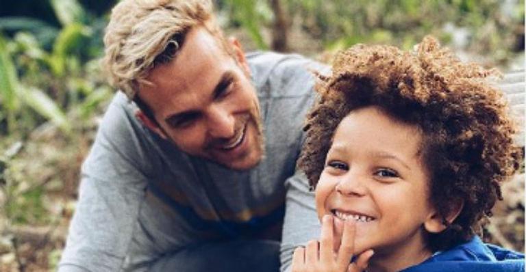 Igor Rickli faz carta do futuro comovente para o filho e emociona: “Lindo, emocionante e profundo”
