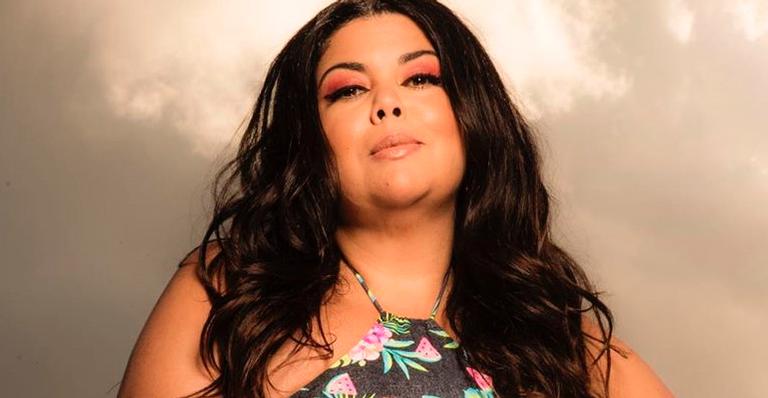Fabiana Karla posa de biquíni e exibe corpão sem retoques para alegria dos seguidores: ”Quem pode, pode”