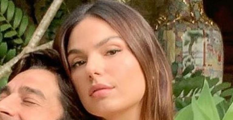 Isis Valverde faz ensaio agarradinha do marido para o Dia dos Namorados: “Lindo demais”