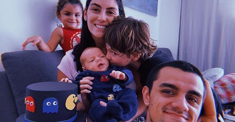 Felipe Simas reflete sobre educação dos filhos durante a quarentena: “Ensinando e aprendendo”