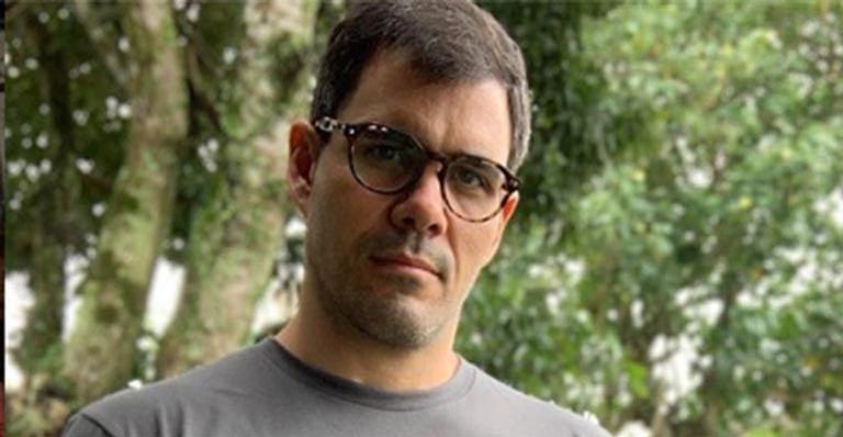 Filho caçula de Juliano Cazarré rouba a cena em clique encantador: “Não existe amor maior”