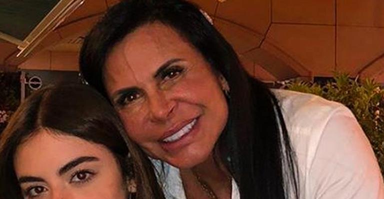 Gretchen celebra 17 anos da filha caçula e beleza impressiona seguidores: ”Cara de princesa”