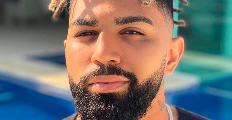 Irmã gata de Gabigol ostenta barriga negativa ao posar na mansão do craque: ”Perfeita”