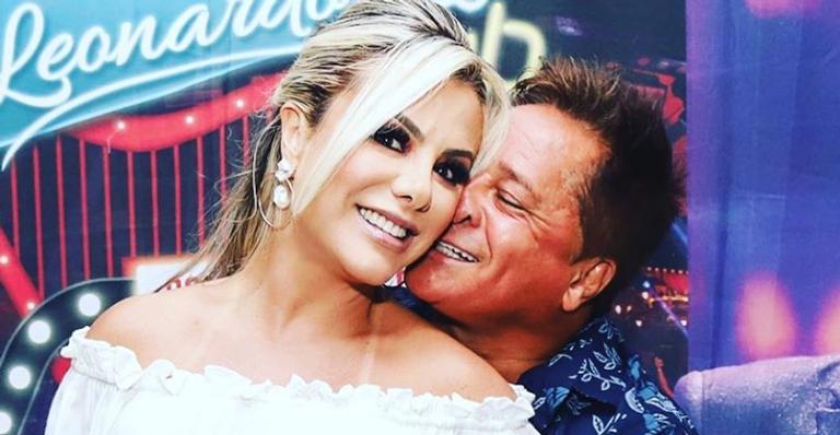 Leonardo entrega vida sexual com a esposa, Poliana Rocha, que ironiza: ”Quase todo dia”