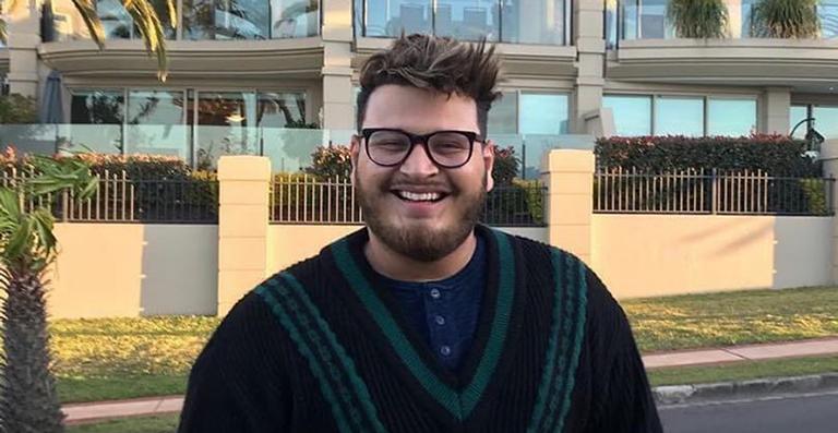 Mais magro, ex-BBB Victor Hugo mostra primeiros resultados de programa para eliminar 30kg