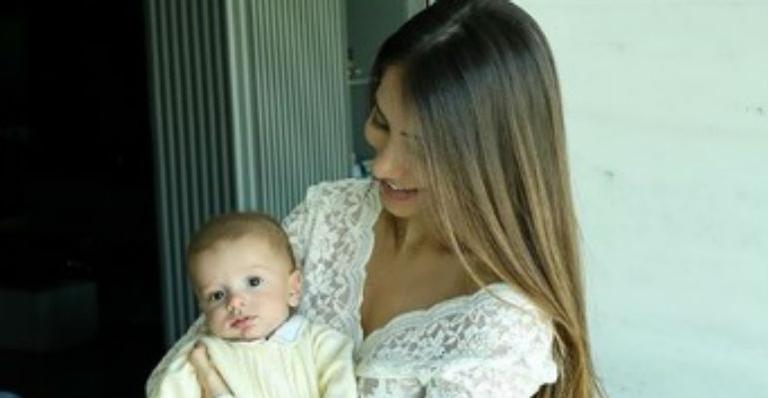 Explosão de fofura! Esposa de Alok divide clique especial com o filho e celebra: “Quase 5 meses”