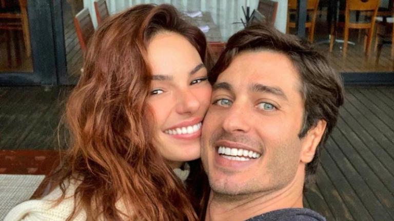 Marido de Isis Valverde relembra casamento e se declara: “Pra sempre vou te amar”