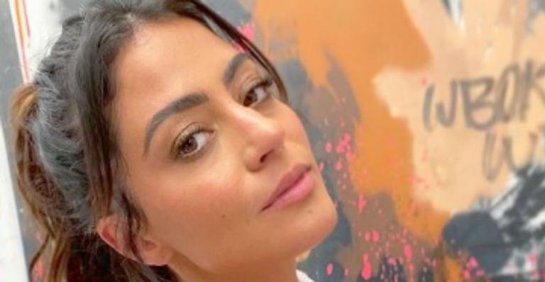 Carol Castro relembra clique de quando criança e semelhança com a filha chama atenção