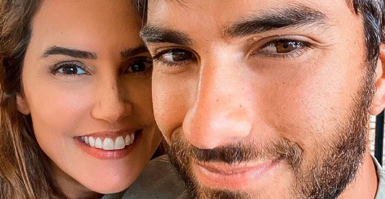 Coladinha no eleito, Deborah Secco encanta web com ensaio e se derrete: ”Complementos”
