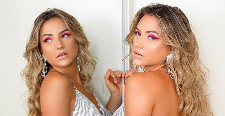 De shortinho curto, ex-BBB Gabi Martins empina o bumbum e esbanja sensualidade: ”Deusa”