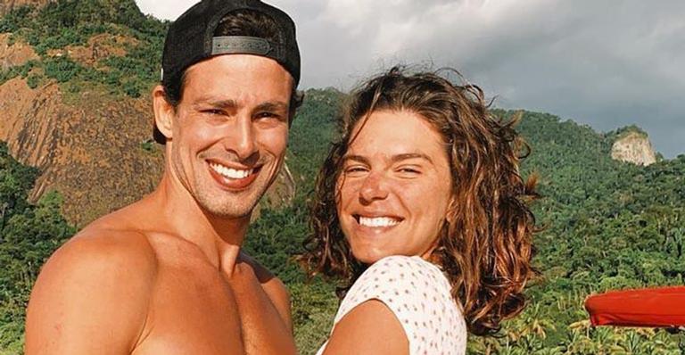 Com direito a mão boba, Mariana Goldfarb ganha carinhos de Cauã Reymond: “Encaixe perfeito”
