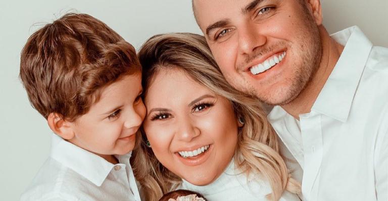 Zé Neto e a esposa dividem ensaio em família e beleza da caçula impressiona: ”Princesa!”