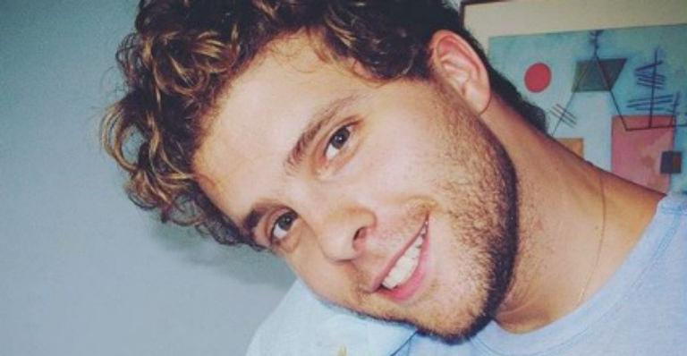 Thiago Fragoso compara cliques de filhos recém-nascidos e comove: “Dose dupla de fofura”