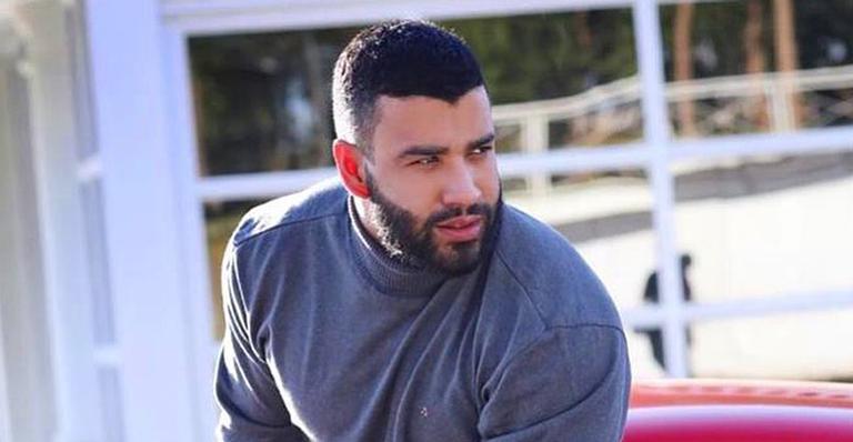 Ostentação! Gusttavo Lima posa com carrão de luxo avaliado em R$1,3 milhão