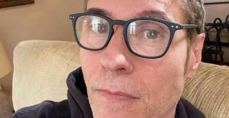 Após vencer Covid-19, Dinho Ouro Preto fala sobre aprendizados e mudanças: ”Não fumo, nem bebo mais”