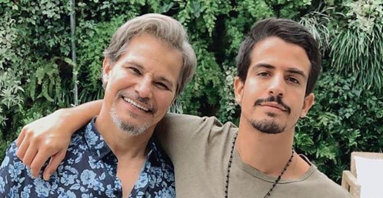 Enzo e Edson Celulari passam a tarde juntos e se divertem com animais de estimação