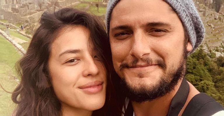 Yanna Lavigne encanta ao surgir em clique romântico com Bruno Gissoni