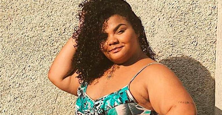Filha de Arlindo Cruz, Flora Cruz surge deslumbrante e desabafa sobre gordofobia: ”Chega de preconceito disfarçado”