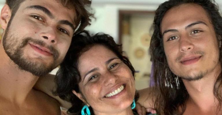 Valéria Alencar relembrou clique encantador da infância dos filhos e declara: “Se pudesse faria mais”