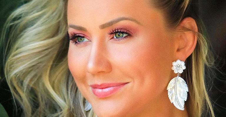 Ana Paula Siebert veste a filha com lookinho luxuoso para comemorar seu primeiro mês: “Minha doce menina”