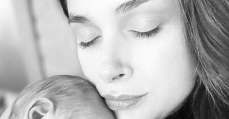 Fernanda Machado divide clique fofíssimo com caçula e fala sobre ser mãe pela segunda vez