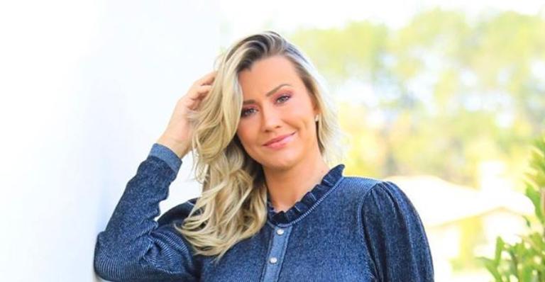 Um mês após parto, Ana Paula Siebert exibe corpinho impecável e cinturinha impressiona
