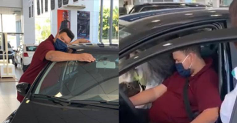 Finalmente! Babu Santana se emociona ao receber carro zero que ganhou durante o BBB20