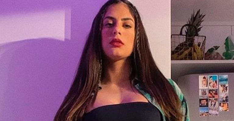 Ex-BBB Mari Gonzalez surge de top e shortinho mínimo e pernões agradam: “Maravilhosa e tananã”