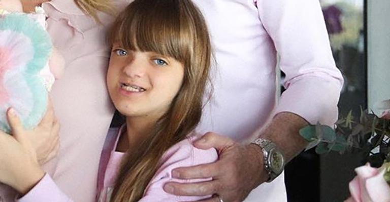 Rafaella Justus posa com irmã recém-nascida em comemoração de 1º mêsversário: “Duas bonecas”