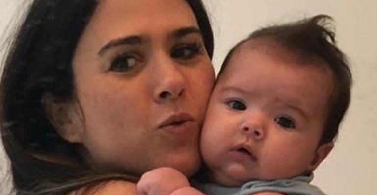Tatá Werneck explode fofurômetro ao compartilhar primeira selfie de Clara Maria