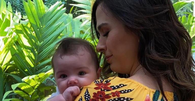 Tatá Werneck faz caminhada com a filha em sua mansão e fãs se divertem: ”Está do seu tamanho!”
