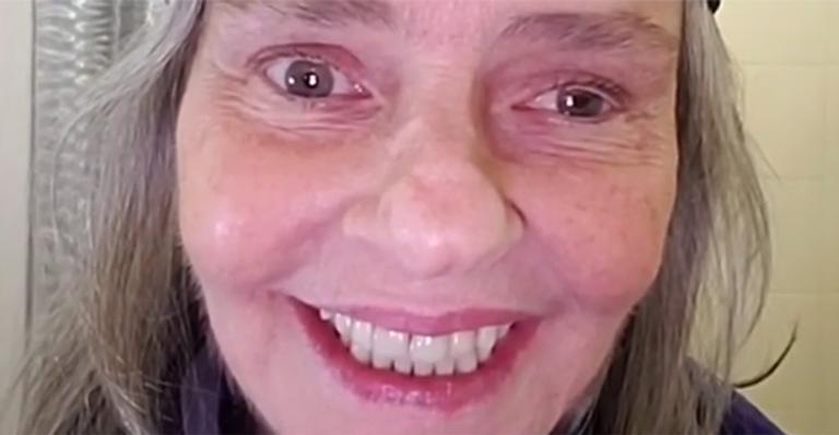 Aos 70 anos, Angela Ro Ro pede ajuda nas redes sociais: “Estou passando dificuldade financeira”