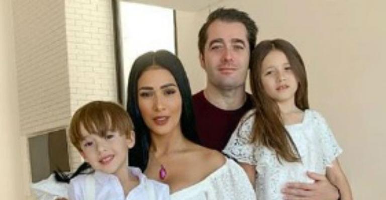 Simaria Mendes surpreende ao dividir clique raro em família: “Muito amor em uma foto”