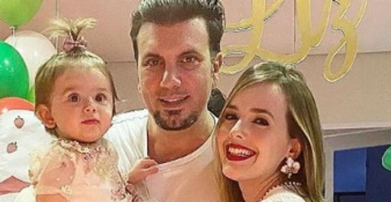 Thaeme Mariôto impressiona web ao dividir registro de pai e filha: “Xeroquei meu marido”