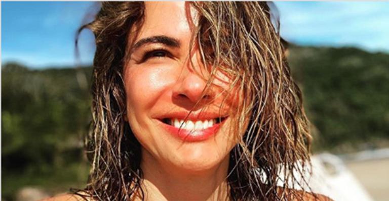 Aos 50 anos, Luciana Gimenez publica foto de biquíni sem qualquer filtro: “O tempo pra você não passa”