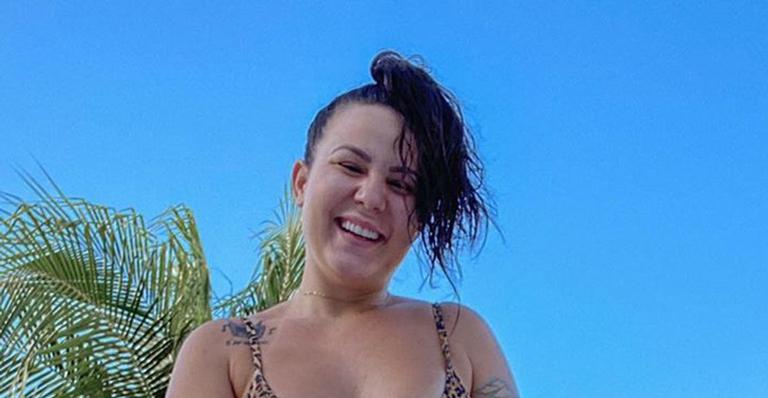 Ex-BBB Maria Claudia posa de biquíni e exibe corpo real em foto sem filtro: “Abrace sua autenticidade”