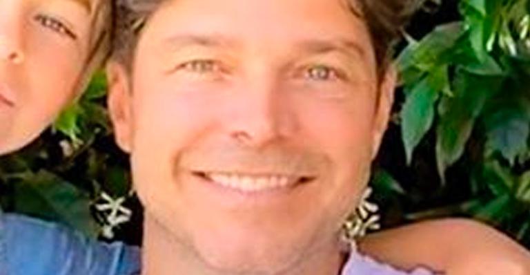 Erik Marmo posa com os dois filhos em clique raro e encanta seguidores: ”Família linda”