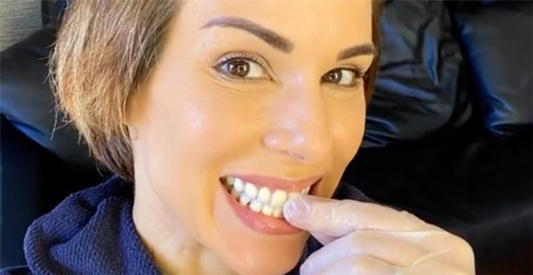 Ana Furtado radicaliza no visual e pinta o cabelo sozinha em casa: “Não foi mole”