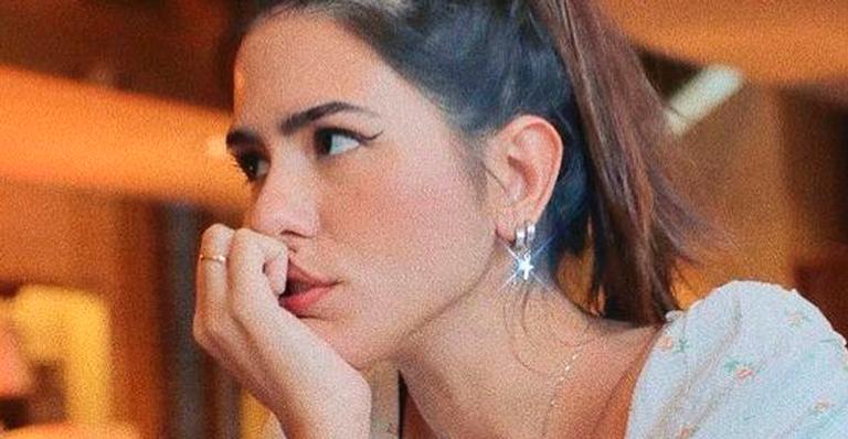 Filha de Glória Pires, Antônia Morais causa ao posar com decotão: ”Não me canso de olhar”