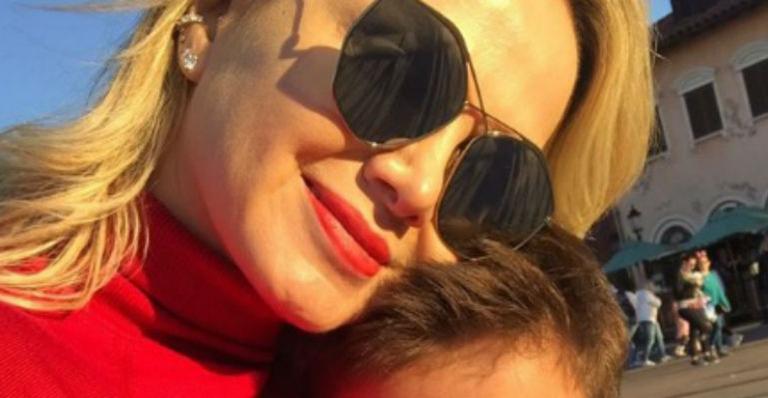 Eliana surge em clique raro com o filho e arranca suspiros: “Quanto amor”