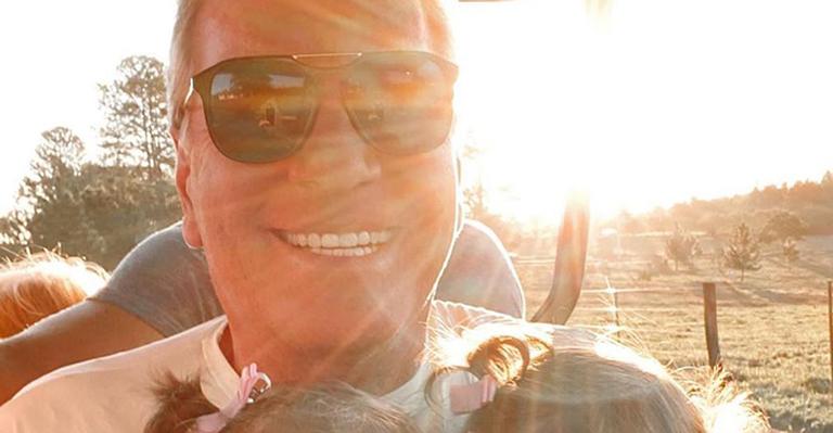 Iti malia! Roberto Justus registra momento fofo com as netinhas, Chiara e Sienna, e encanta web