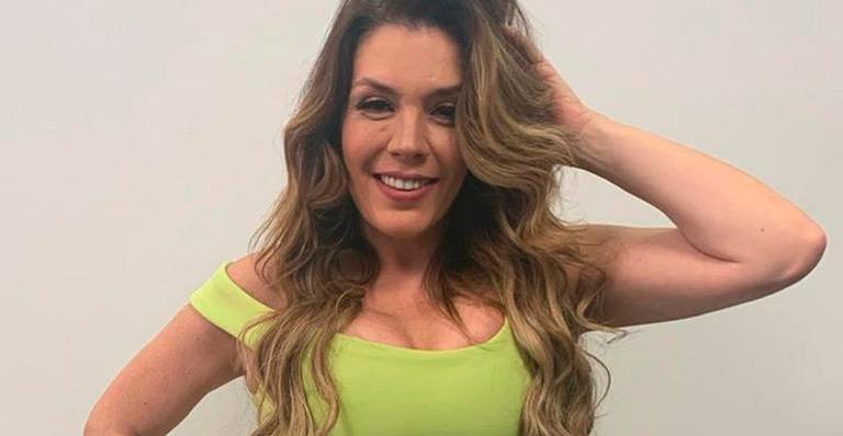 Simony deixa comentário apaixonado após assumir namoro com cantor gato: “Vou ter que colocar você em um potinho”