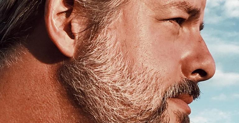 Victor Chaves rompe o silêncio três anos após ser acusado de agredir a mulher: “Quase tirei minha própria vida”