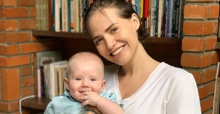 Leticia Colin surge em momento fofo com o primogênito e se declara: “Vou cuidar para você voar”