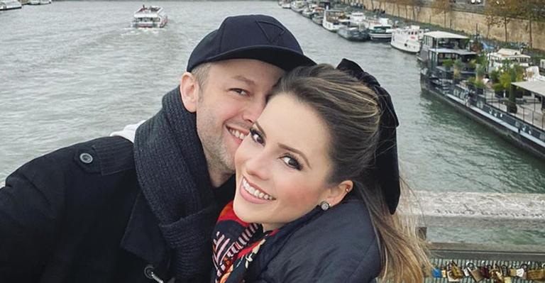 Nas redes, marido de Sandy divide clique raro com o filho e rebate críticos: “Galera comenta que a gente é fresco”