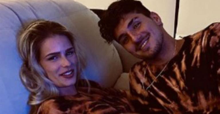 Yasmin Brunet e Gabriel Medina surgem em momento romântico e derretem web: “Quanto amor”