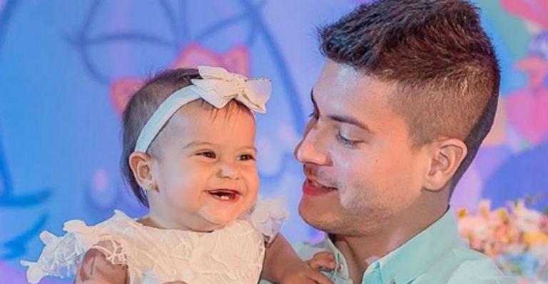 Arthur Aguiar se muda para SP e deixa filha: “Parte mais difícil será ficar longe”
