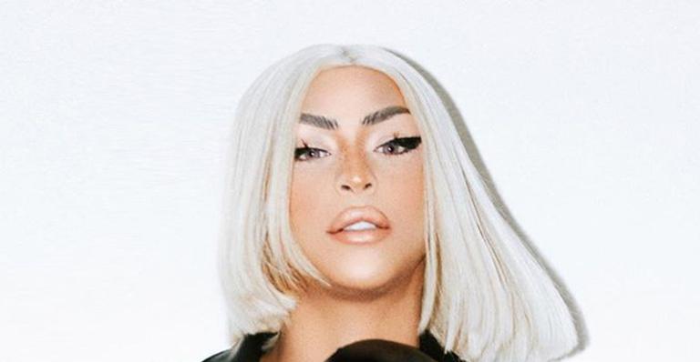 Poderosa! Pabllo Vittar surge de calcinha de couro indiscreta e fã brinca: “Bem escondido”