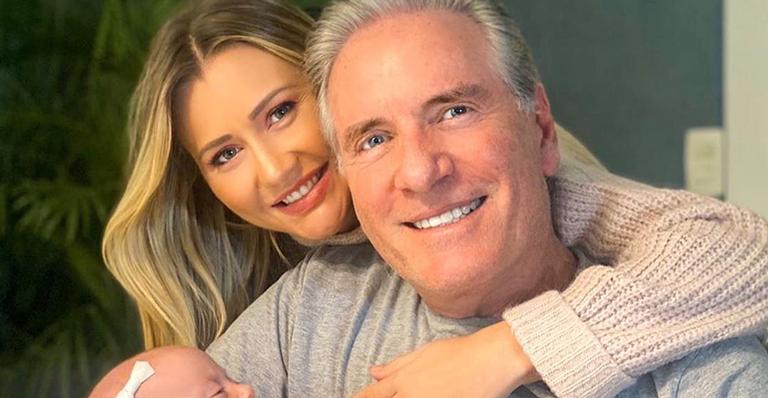 Família! Roberto Justus e Ana Paula Siebert posam juntinhos com Vicky: “Cada dia mais encantados”