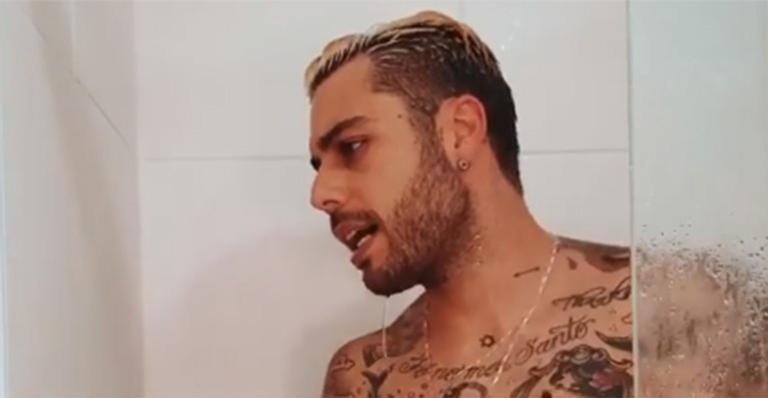 Pegou fogo! Após internação de Anitta, Gui Araújo publica homenagem para a cantora durante o banho